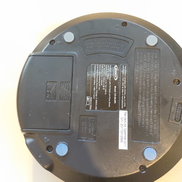 Jensen CD-60 Portable Personal CD Player CD/MP3 Player + Digital AM/FM Radio - Picture 3 of 10